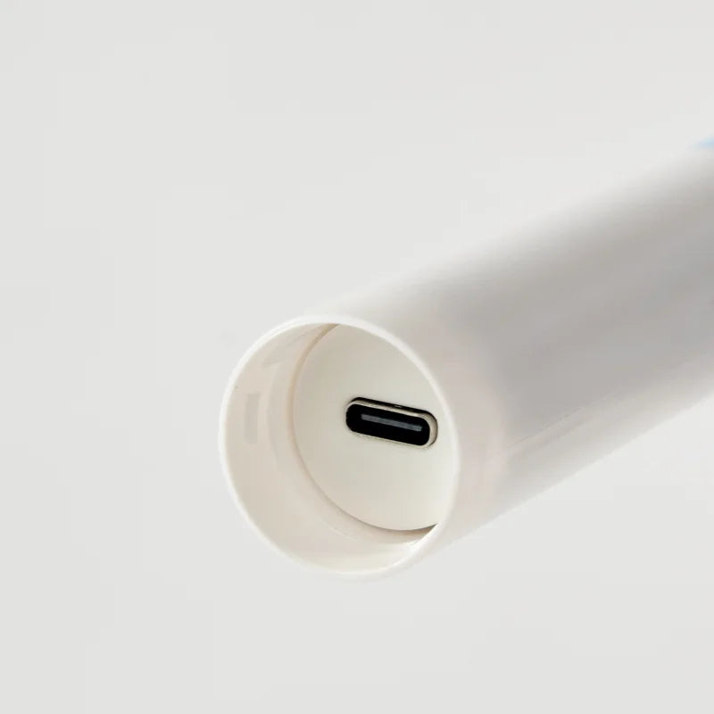 Entrada USB-C para carregar o AutoHunt