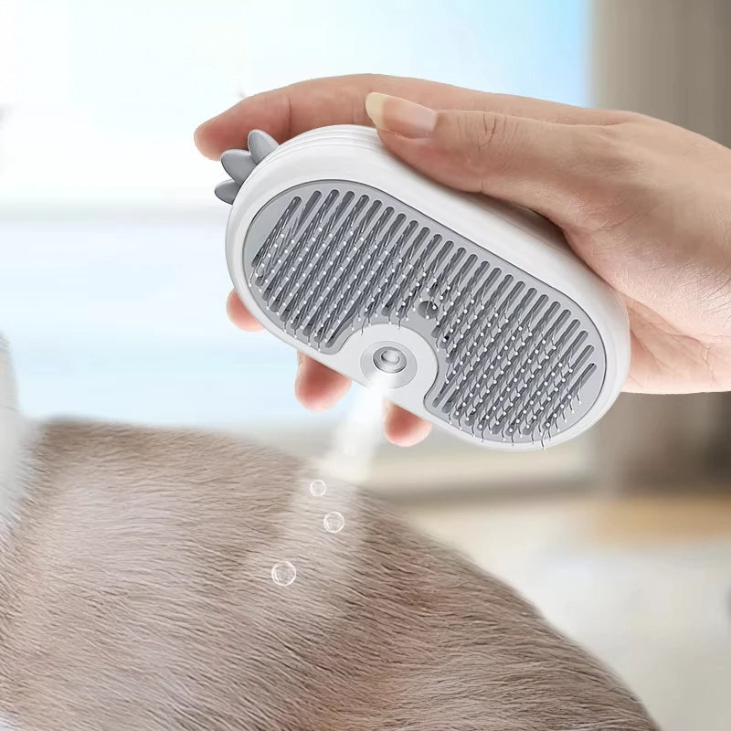 Escova de vapor SteamPaw a libertar névoa de água sobre o pelo de um gato